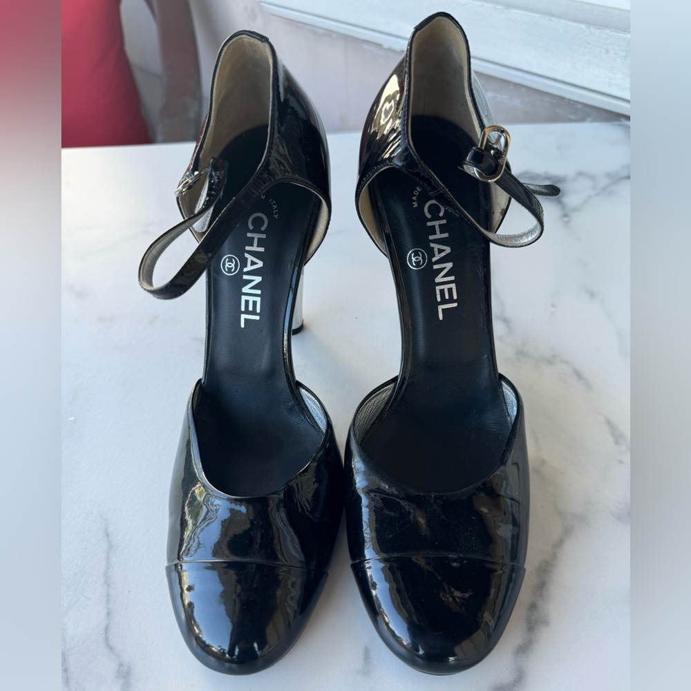 Chanel Black Patent Leather Round Toe Ankle Strap D’orsay Pumps Silver Size 41